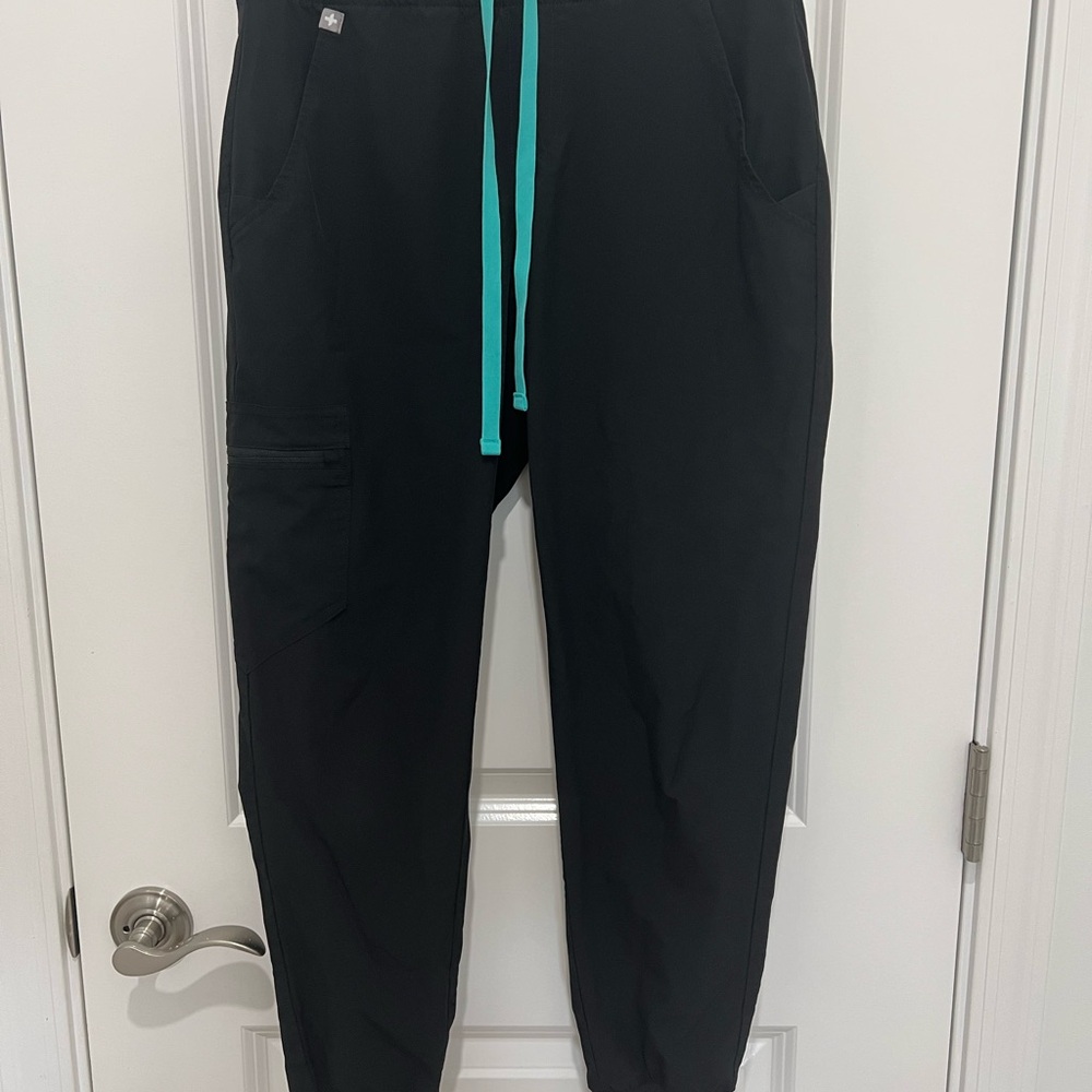 Figs Zamora Black Jogger Pants women’s
